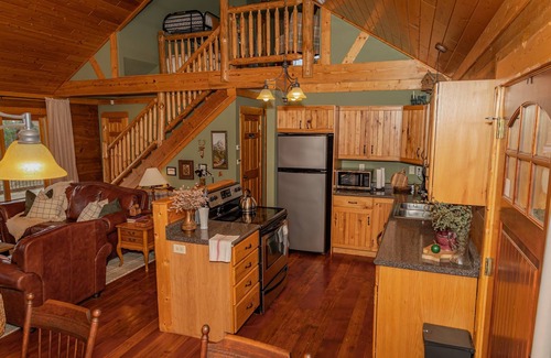 Balsam Lake Cabina | Charming 2 bedroom cabin w/loft on White Ash Lake