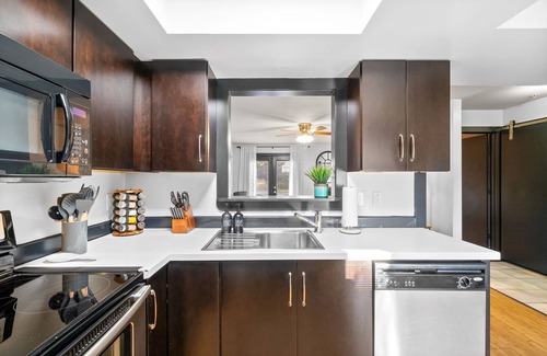 Clarksville Condominio | Charming 2-bedroom dog-friendly condo walking distance to Downtown Clarksville.