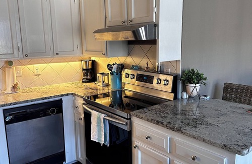 Gulf Shores Condominio | Charming 2-bedroom condo in Gulf Shores with Bay view.