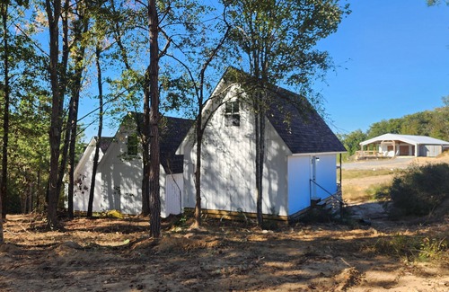 Guntersville Cabina | Charming 2-bedroom cabin with WiFi, AC 5 minutes away from Lake Guntersville