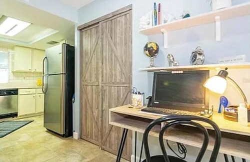 Holmes Beach Condominio | Charming 2-bedroom condo in brilliant Holmes Beach with AC