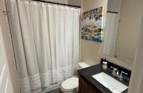 Honey Grove Apartamento | Charming 2-bedroom apt in lovely Honey Grove TX. Minutes from Boi D'Arc Lake!