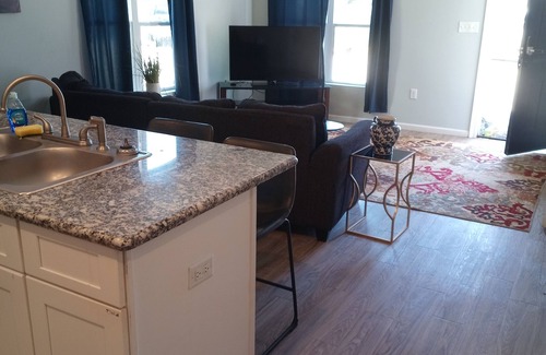 Lake Charles Casa | Charming 2-bedroom townhome with WiFi, AC in tranquil Lake Charles