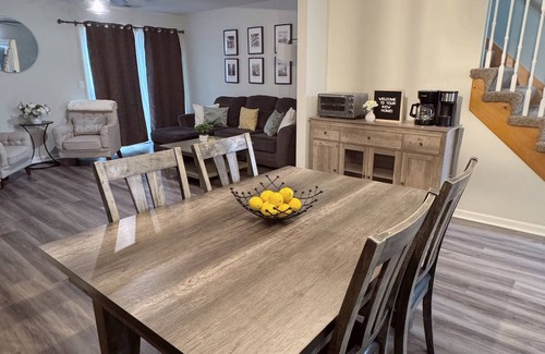 Lee's Summit Apartamento | Charming 2-bedroom apartment in fabulous Lee's Summit Downtown