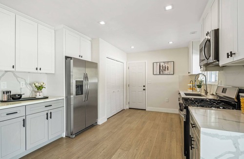 Reseda Casa | Charming 2-bedroom house with WiFi, AC in brilliant Los Angeles