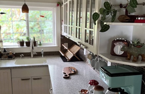 Hobart Cabaña | Charming 2-Bedroom River Cottage With Cedar River Trail Access in Maple Valley