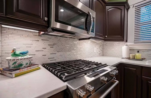 Murfreesboro Casa | Charming 2-bedroom house in lovely Downtown Murfreesboro Cottage with WiFi, AC
