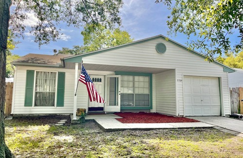 Lake St. George Casa | Charming 2-bedroom house with WiFi, AC in lovely Palm Harbor