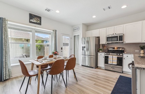 Pflugerville Casa | Charming 2 Bedroom - Walking distance to Lake Pflugerville. Serene Views