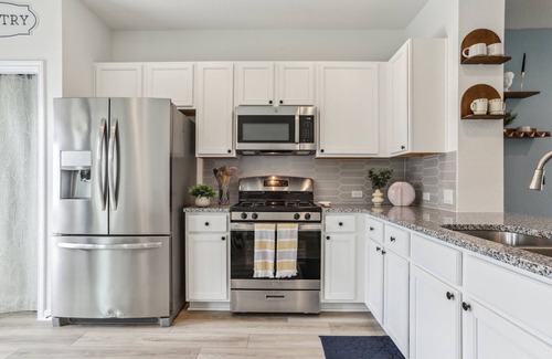 Pflugerville Casa | Charming 2 Bedroom - Walking distance to Lake Pflugerville. Serene Views