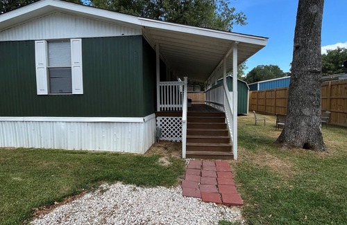 Pointblank Cabina | Charming 2-bedroom 2-bath cabin in Point Blank with lake access