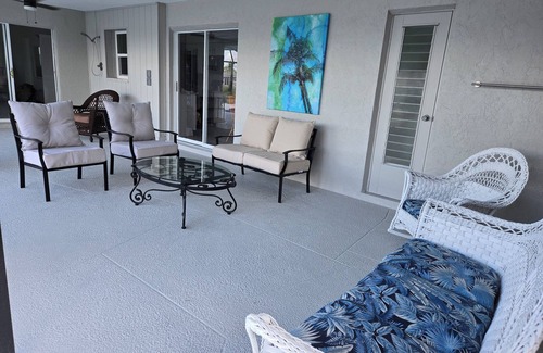 Oakland Hills Casa | Charming 2-bedroom house in wonderful Rotonda West with AC and private pool
