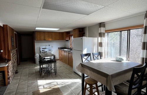 St. Maries Cabina | Charming 2-bedroom dry cabin by Black Lake