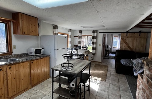 St. Maries Cabina | Charming 2-bedroom dry cabin by Black Lake