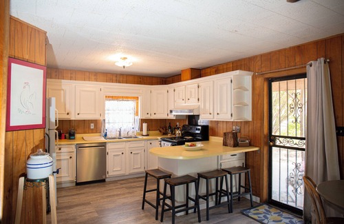 Bexar County Casa | Charming 2-bedroom Country Cottage beautifully situated on 16 acres.