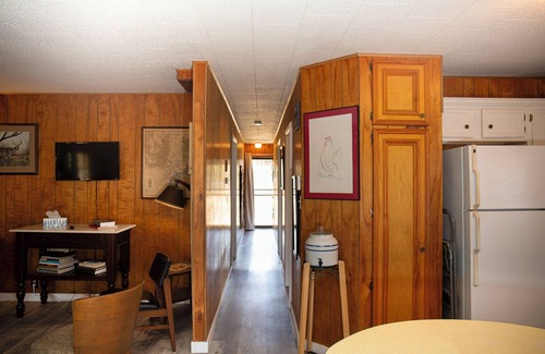 Bexar County Casa | Charming 2-bedroom Country Cottage beautifully situated on 16 acres.