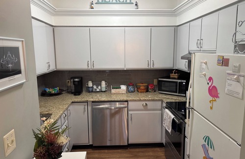 South Haven Condominio | Charming 2-bedroom condo with AC, seasonal pool in lovely South Haven