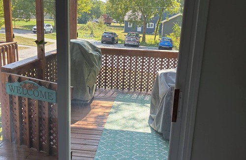 South Haven Condominio | Charming 2-bedroom condo with AC, seasonal pool in lovely South Haven