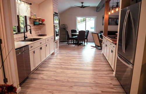 Ferrysburg Cabaña | Charming 2-bedroom cottage with WiFi, AC in Spring Lake