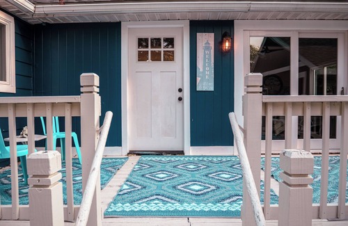 Ferrysburg Cabaña | Charming 2-bedroom cottage with WiFi, AC in Spring Lake