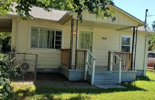 Springfield Casa | Charming 2-bedroom house in enchanting Springfield.