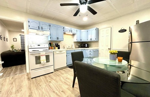 Thomasville Apartamento | Charming 2-bedroom apartment in amazing Thomasville with AC, WiFi