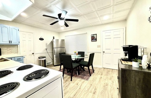 Thomasville Apartamento | Charming 2-bedroom apartment in amazing Thomasville with AC, WiFi