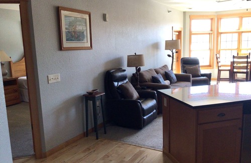 Three Lakes Condominio | Charming 2-bedroom condo with AC, WiFi in superb Three Lakes