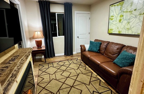 Echo Lake Cabina | Charming 2-bedroom cabin by Sierra Ski hill