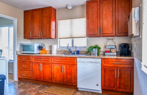 Walnut Creek Casa | Charming 2-bedroom house in Downtown Walnut Creek with WiFi and AC