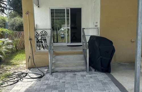 Ruskin Villa | Charming 2-bedroom villa with AC and WiFi in peaceful Ruskin