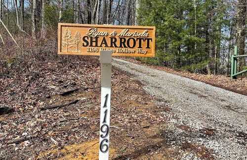 Del Rio Cabina | Charming 2 Bedroom with Loft Bedroom in the Beautiful Smokey Mountains!