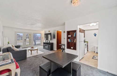 Des Moines Casa | Charming 2 bedrooms with sofa bed townhome wonderful place in Des Moines area