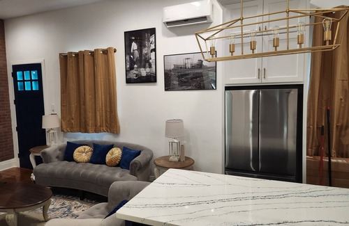 Seventh Ward Cabaña | Charming 2-BR, 2-bath cottage w/ AC, Heat, WiFi and 5 min from French Quarter.