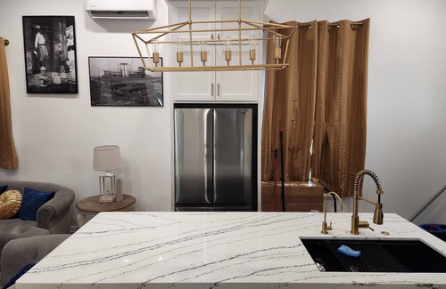 Seventh Ward Cabaña | Charming 2-BR, 2-bath cottage w/ AC, Heat, WiFi and 5 min from French Quarter.