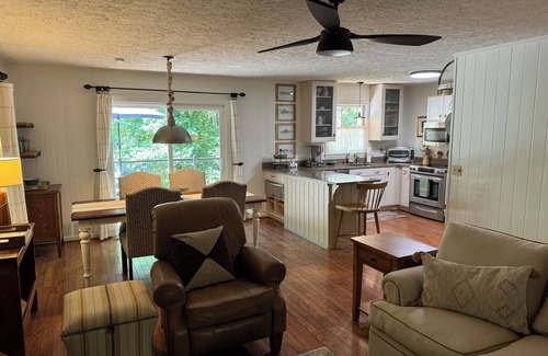 Salem Casa | Charming 2-BR/2BA home in Keowee Key, utilities and amenities included!