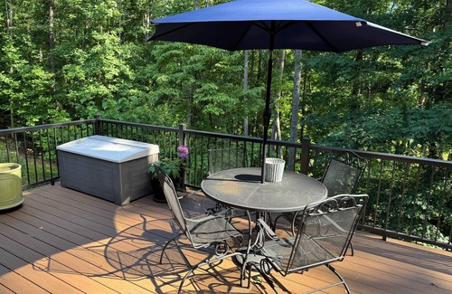Salem Casa | Charming 2-BR/2BA home in Keowee Key, utilities and amenities included!