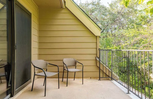 Barton Hills Condominio | Charming 2 BR condo in the desired Zilker neighborhood, walk to Barton Springs