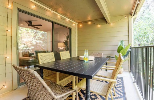 Barton Hills Condominio | Charming 2 BR condo in the desired Zilker neighborhood, walk to Barton Springs