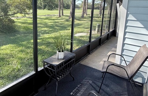 Greater Northdale Condominio | Charming 2 BR condo with golf course views in North Tampa area!