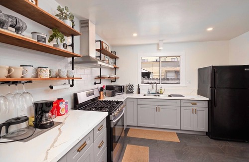 Belmont Shore Casa | Charming 2-BR Home 3-minute To Belmont Short - Free Parking/Wifi/Pet Friendly