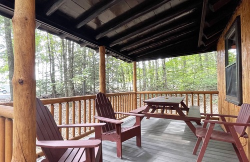Reeders Cabina | Charming 2 BR Log Cabin in the Poconos