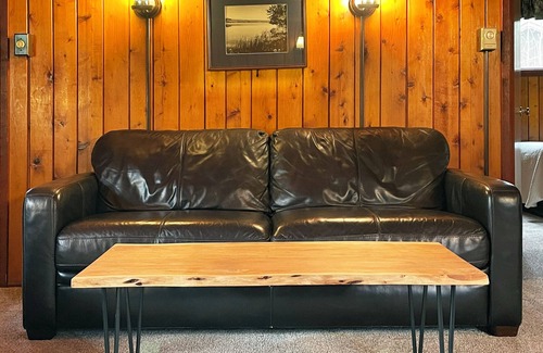 Reeders Cabina | Charming 2 BR Log Cabin in the Poconos