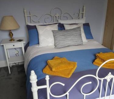 Southville Casa | Charming 2 double bed cottage style house