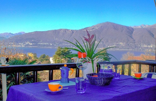 Porto Valtravaglia Apartamento | Encantador apartamento de 2 dormitorios con balcón y hermosa vista al lago