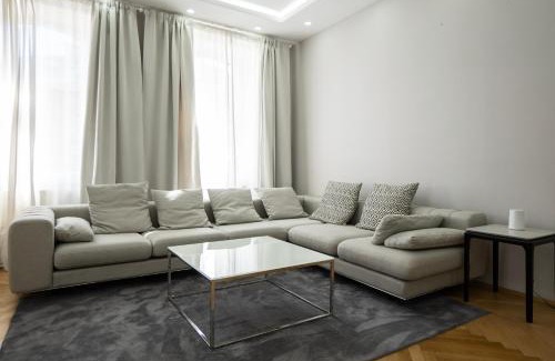 Wahring Apartamento | Charming 2-Room Apartment with Balcony, 15 Min to Center