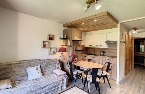 Demi-Quartier Apartamento | Encantador apartamento de 2 habitaciones en Combloux con terraza, parking y guardaesquís