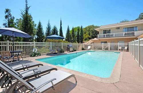 La Mesa Apartamento | Charming 2 Room La Mesa Casita w/Pool, BBQ & Yard