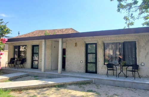 Mtskheta Cabaña | Charming 2 separate cottages with beautiful garden WiFi and AC in Mtskheta centr