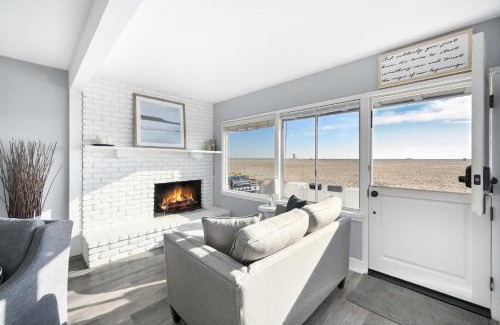 Balboa Peninsula Casa | Charming 2 Story and 4 Bedroom Home on the Boardwalk